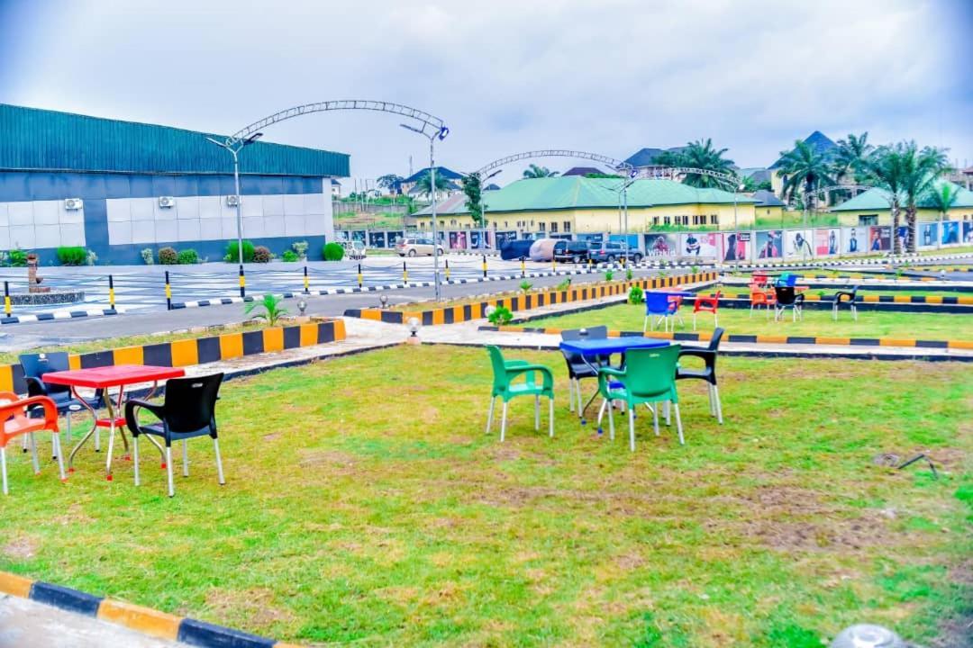 Murphy'S Mansion Resort Umuahia Kültér fotó